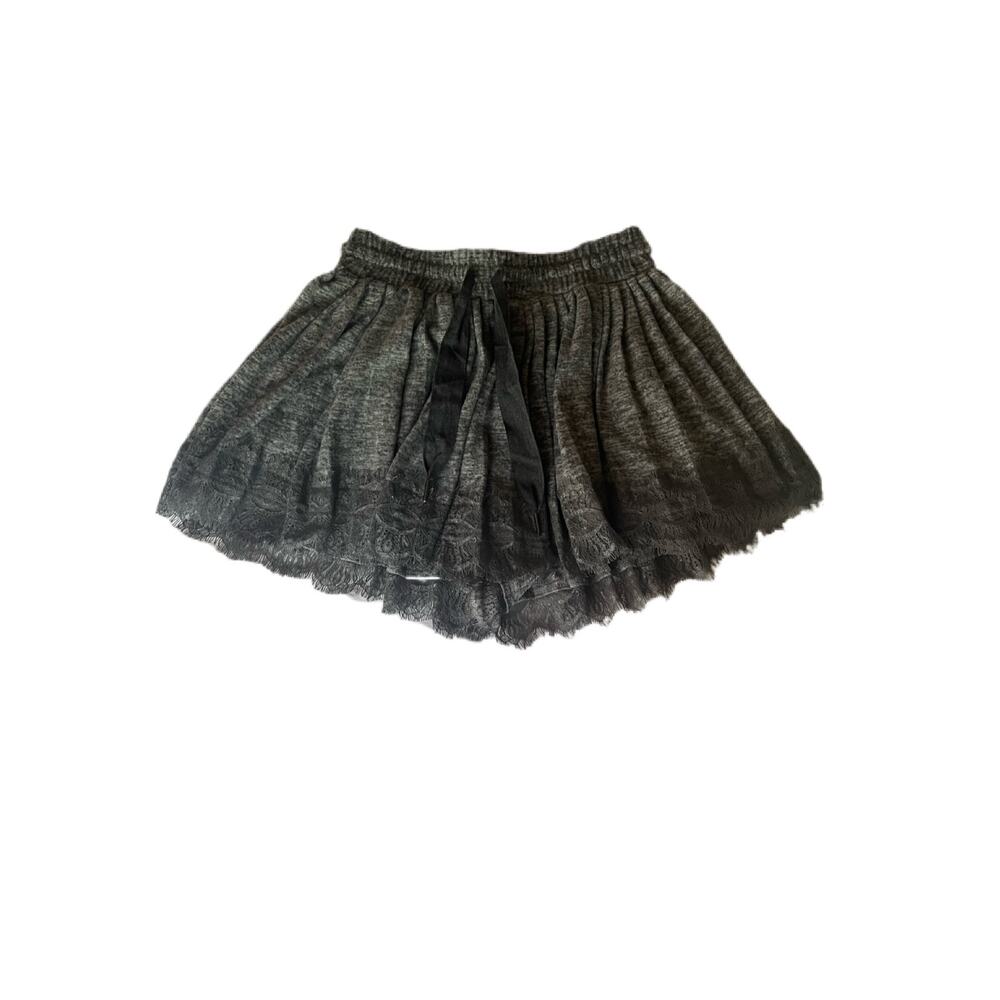 Taylor & Sage Flowy Drawstring Shorts Size Medium